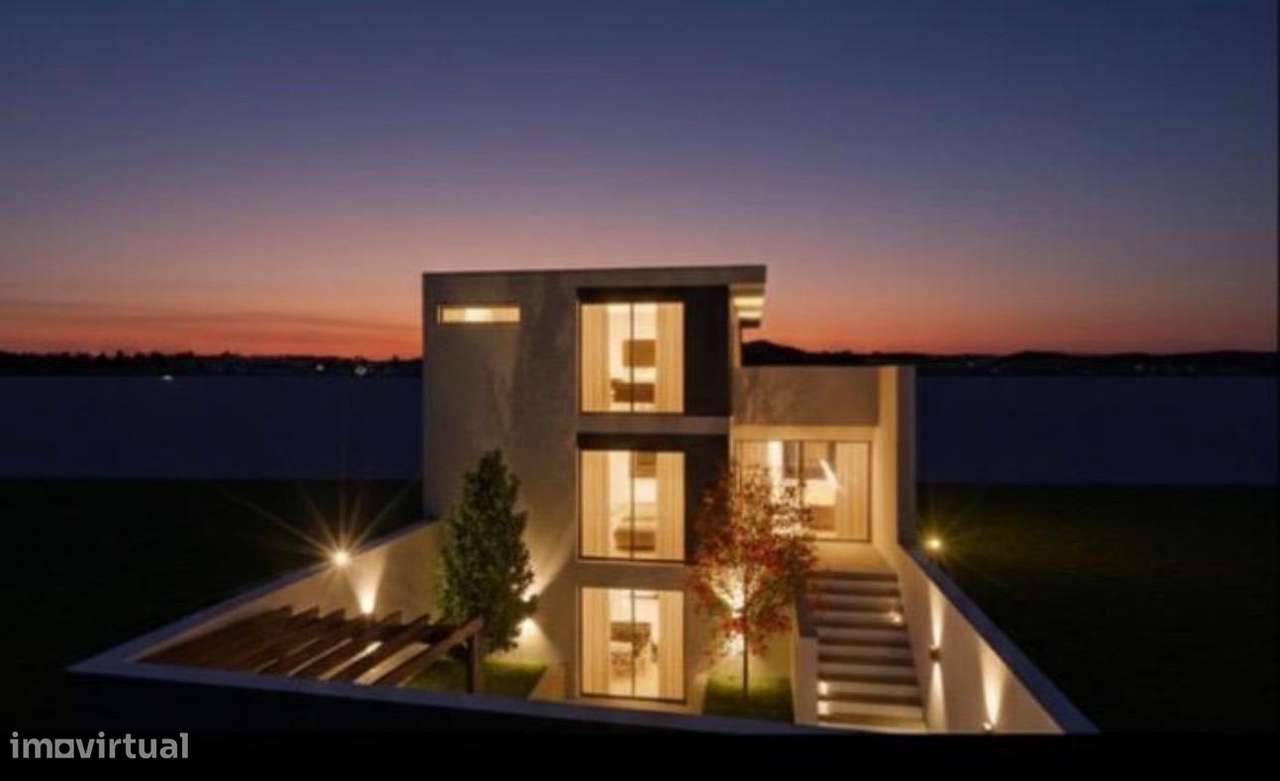 Moradia T4 com 10m de frente-4