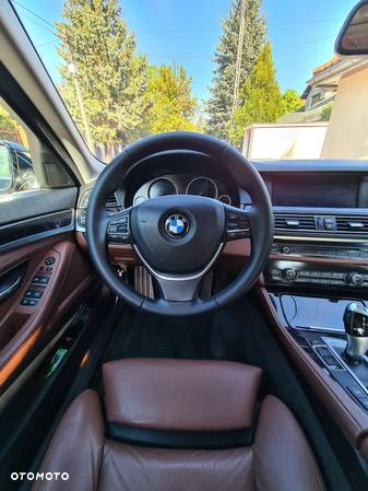 BMW Seria 5 525d xDrive - 17