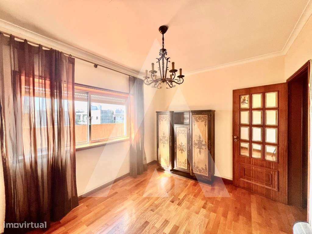 Apartamento T4 Duplex no centro de São João da Madeira-8