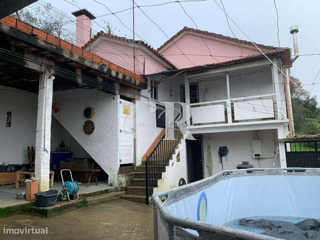 Casa de 4 quartas renovada com terreno em Vila Nova de Poiares-30