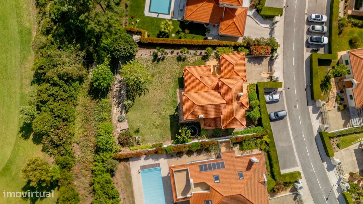 Campo Real: Moradia T4 Isolada com Vista Serra!-35