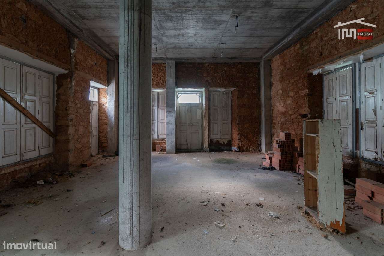 PREDIO PARA RECUPERAR A 300 METROS DO SANTUARIO DE FÁTIMA COM AREA ...-6