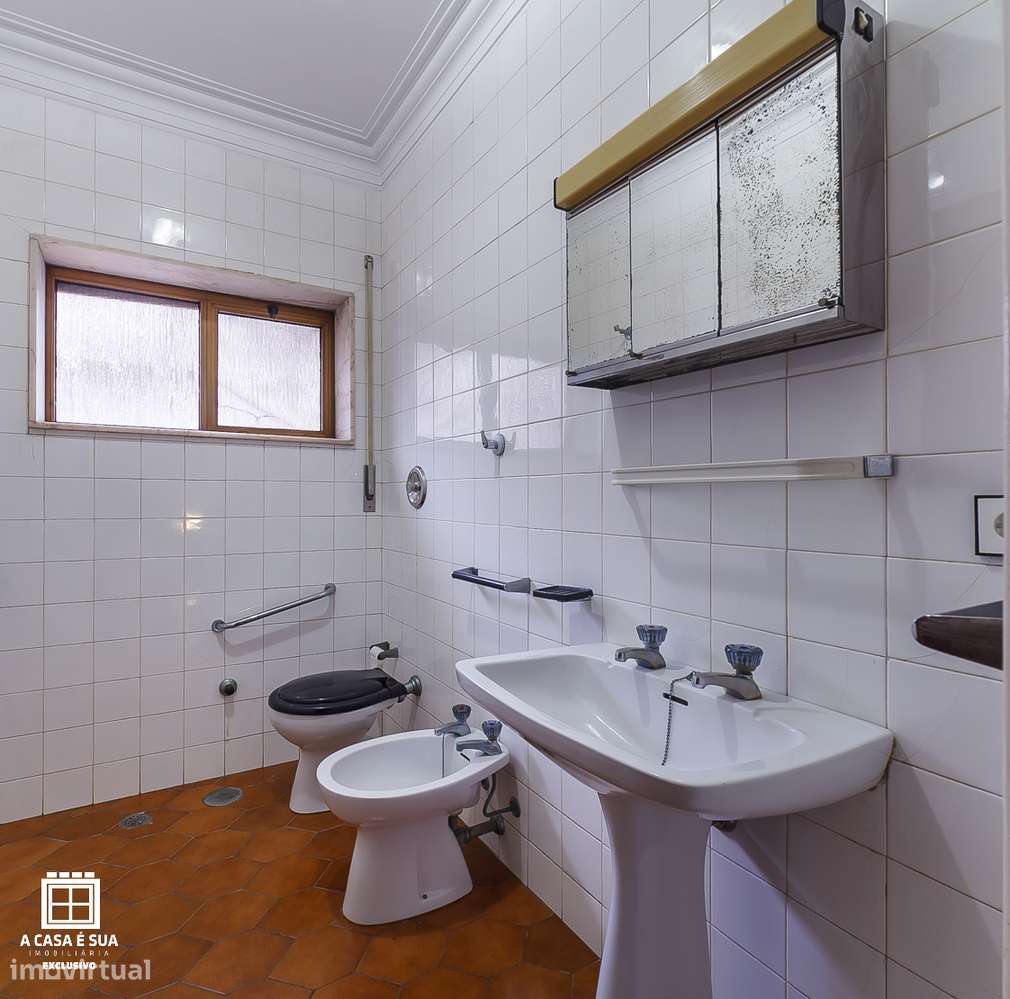 Moradia T4 de três frentes em Baguim do Monte - Exclusivo-4