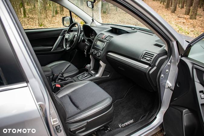 Subaru Forester 2.0 XT Platinum Lineartronic - 14