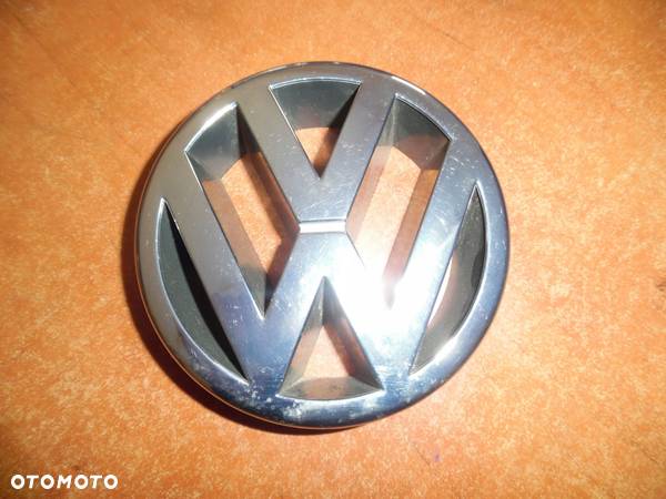 VW T4 PASSAT GOLF- EMBLEMAT ZNACZEK LOGO W ATRAPĘ - 1