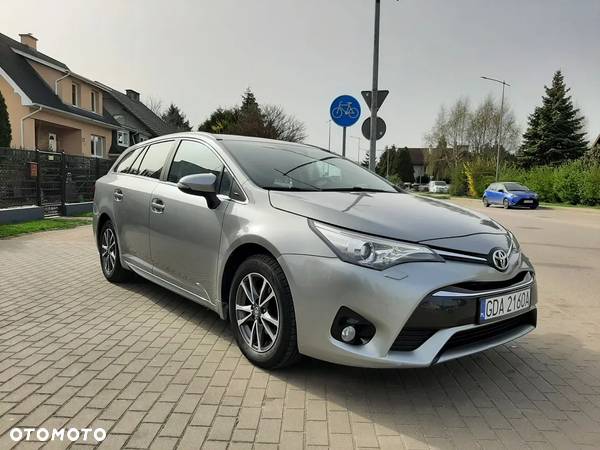 Toyota Avensis - 10