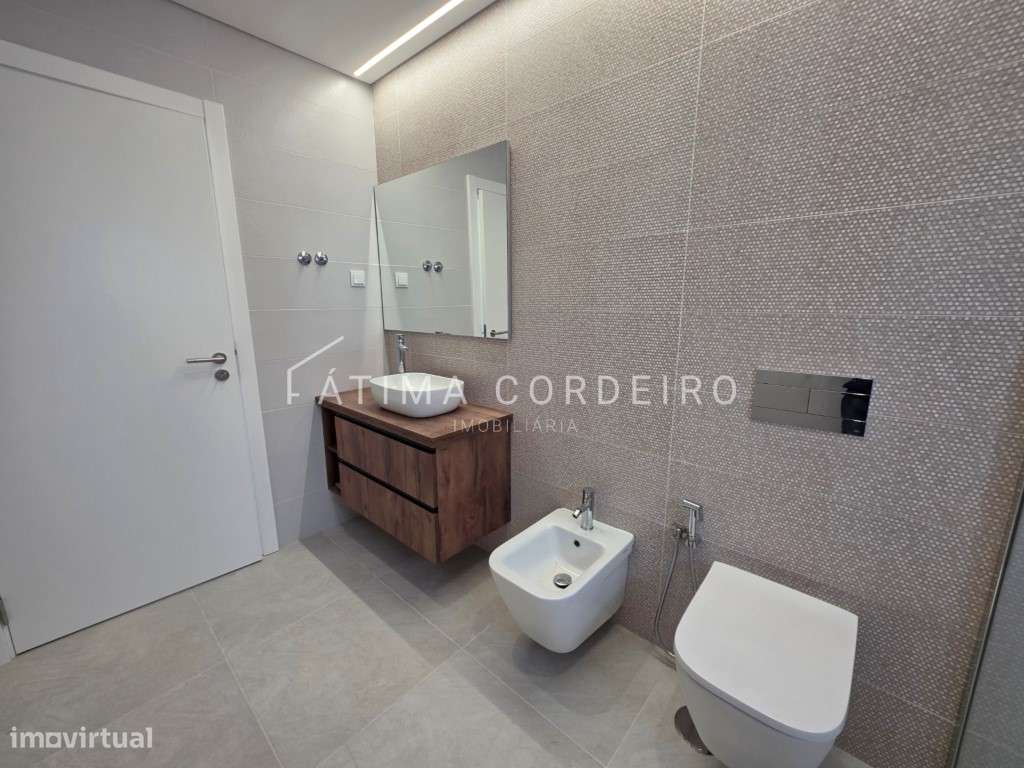 Fantástica Moradia Isolada Térrea T4 Fernão Ferro-7