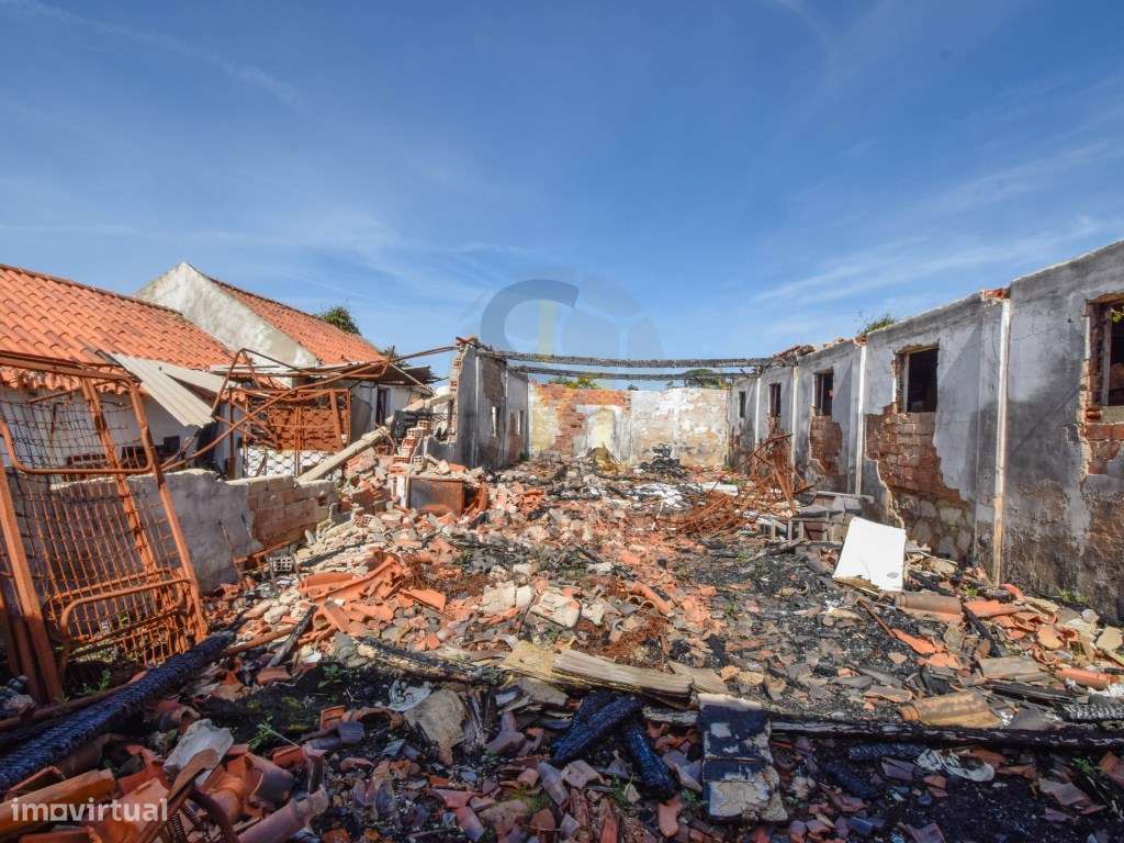 Terreno com 1,5 Hectarescom 4 Habitações junto ao Cabo da Roca-10