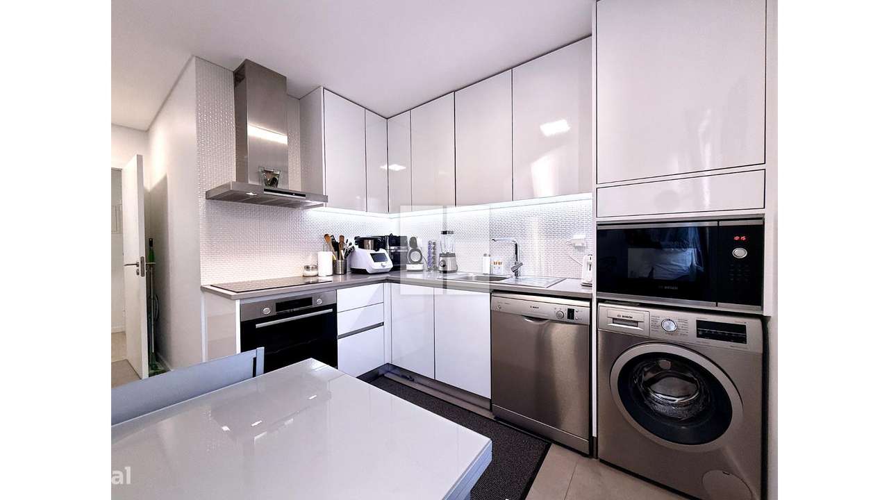 Apartamento T3 Seminovo c/ Terraço-23