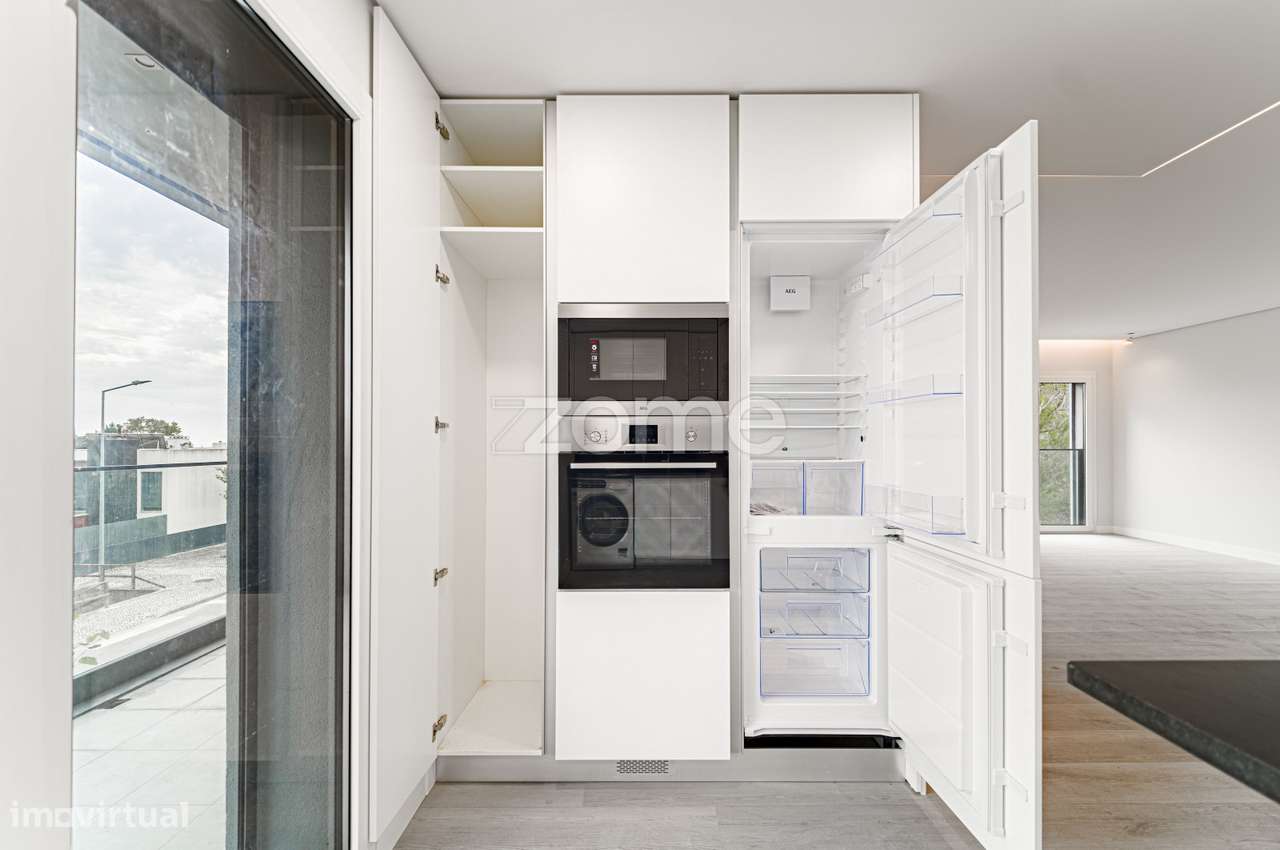 Fabuloso T3 novo a estrear, com varanda e vista rio-7