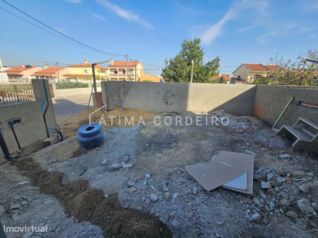 Moradia Geminada T4 com 2 suites em fase final de construção na Qui... - Grande imagem: 5/33