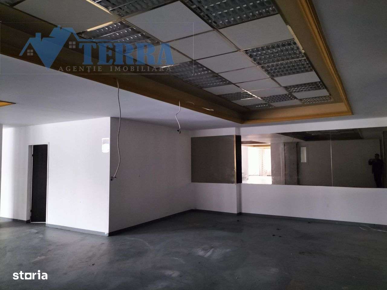 Vând / închiriez spaţiu de birouri sau comercial, Mioveni - bdl. Dacia-15