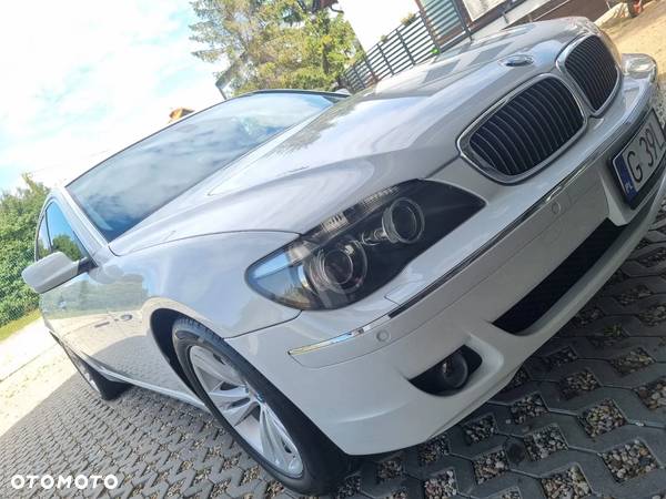 BMW Seria 7 750i L - 15