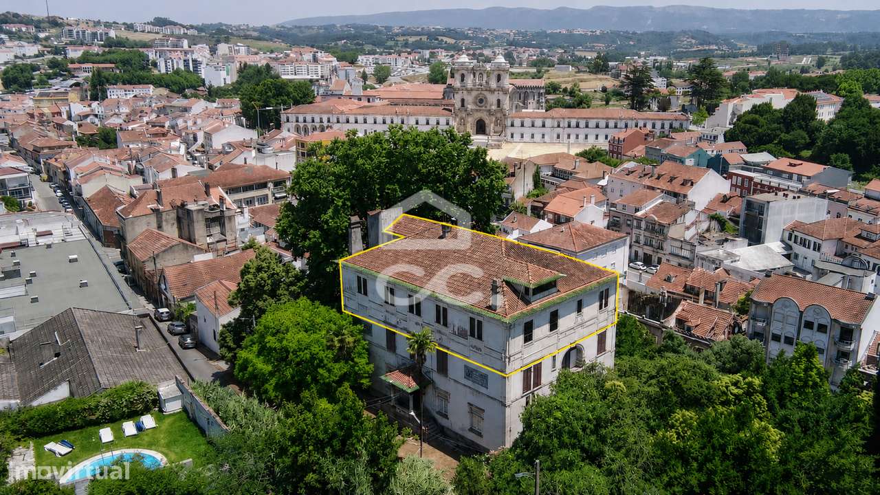 Penthouse única , terraço panorâmico e vista para o Mosteiro de Alcoba