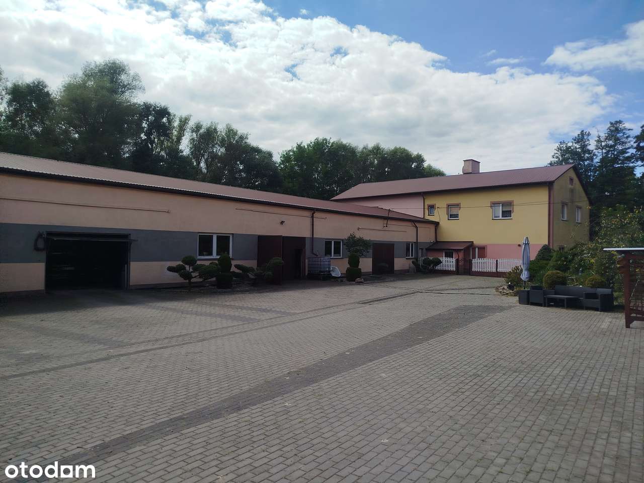 OBIEKT HANDLOWO-USŁUGOWY O POW.969M2+BUD. GOSP\DZIAŁKA 8266M2\ĆMIELÓW-8