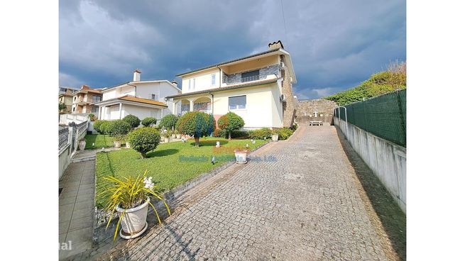 Moradia individual T4 em Vizela-22