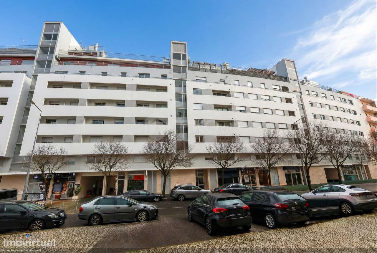 T4 CONVERTIDO EM T3 DE ALTO PADRÃO | 163 M² | 2 GARAGENS + ARRECADAÇÃO-9