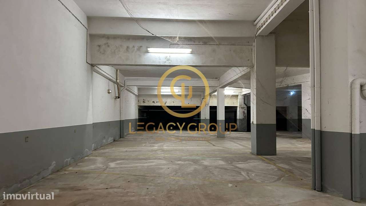 Parqueamento com 787m² situado no centro de Carvoeiro -  Lagoa-22