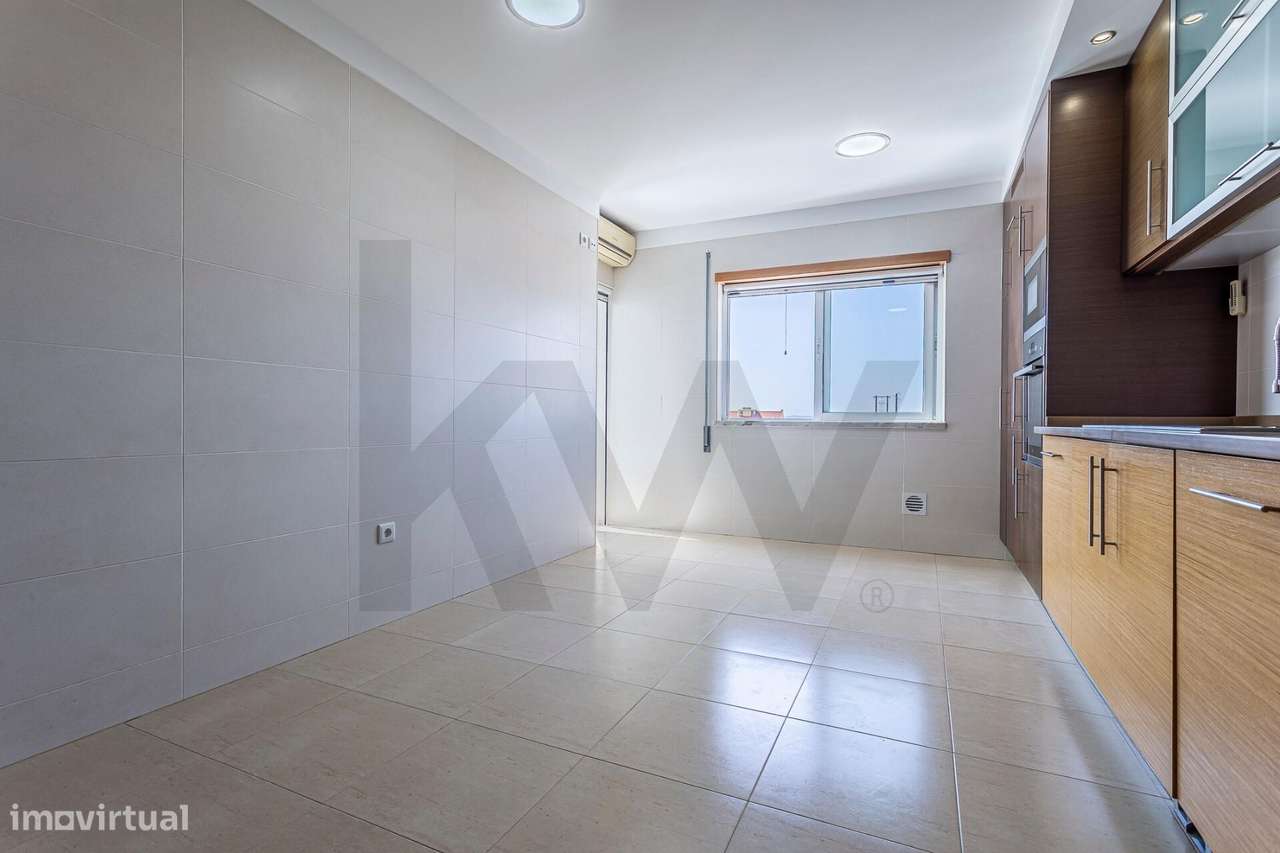 Apartamento T3 Duplex com aproveitamento superior | 5 Quartos | Garage-41
