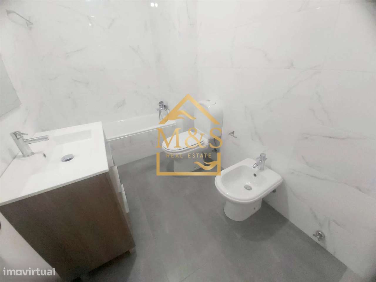Apartamento T1 Remodelado , Varanda, Garagem - Rio Tinto - Porto-13
