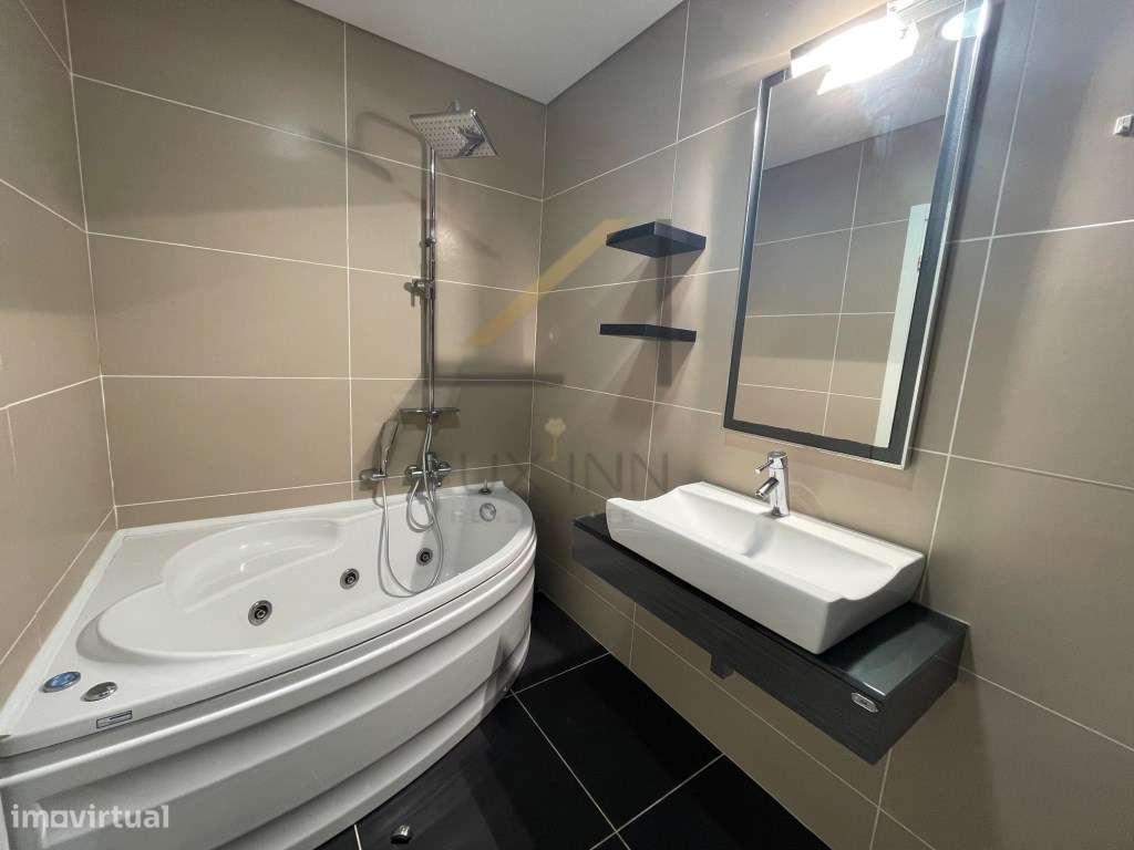 Apartamento T1, com varanda ampla e vista mar em Setúbal-22