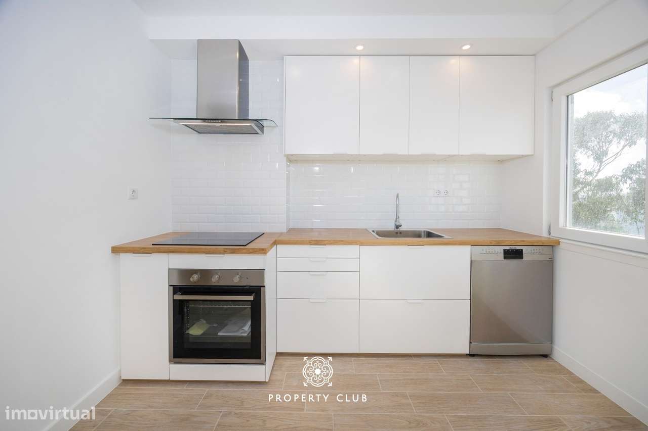 Apartamento T3 em fase de remodelação em Queluz-4