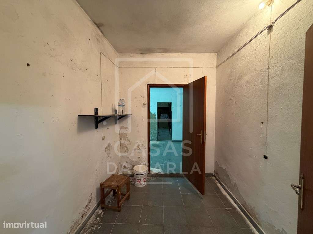 Moradia com espaço comercial com 657m2 em Albergaria dos Fusos-22