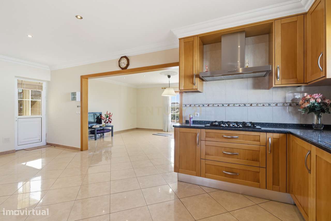 Moradia T5 com Garagem e Piscina em Miragaia, Lourinhã-23