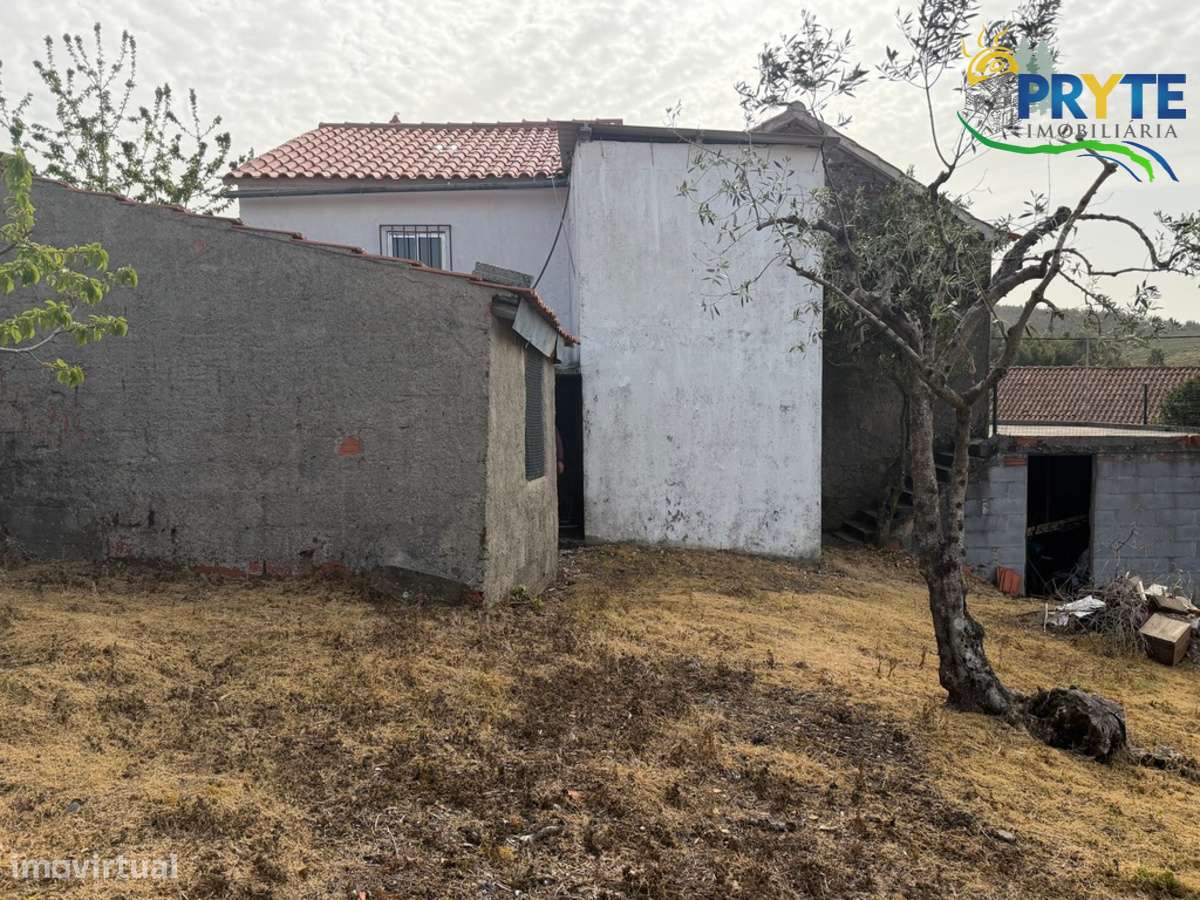 Moradia de 2 pisos na Freguesia da Ermida e Figueiredo-39