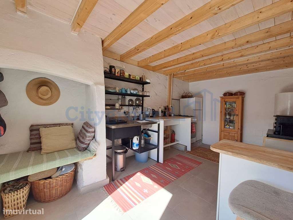 Moradia Rústica em Terreno Urbano - Grande imagem: 4/19