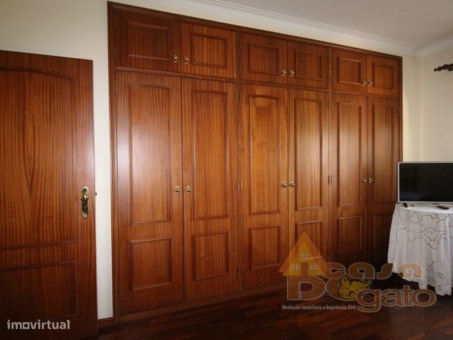 Moradia de 3 frentes com excelente luminosidade-29