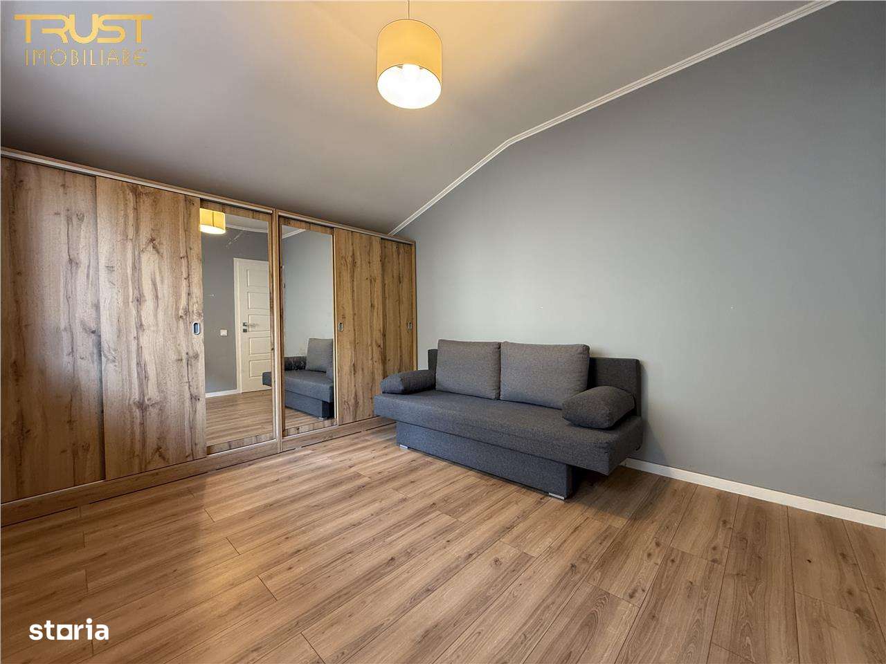 Duplex cu 4 camere l Sub Cetate l 165 MP Curte-1