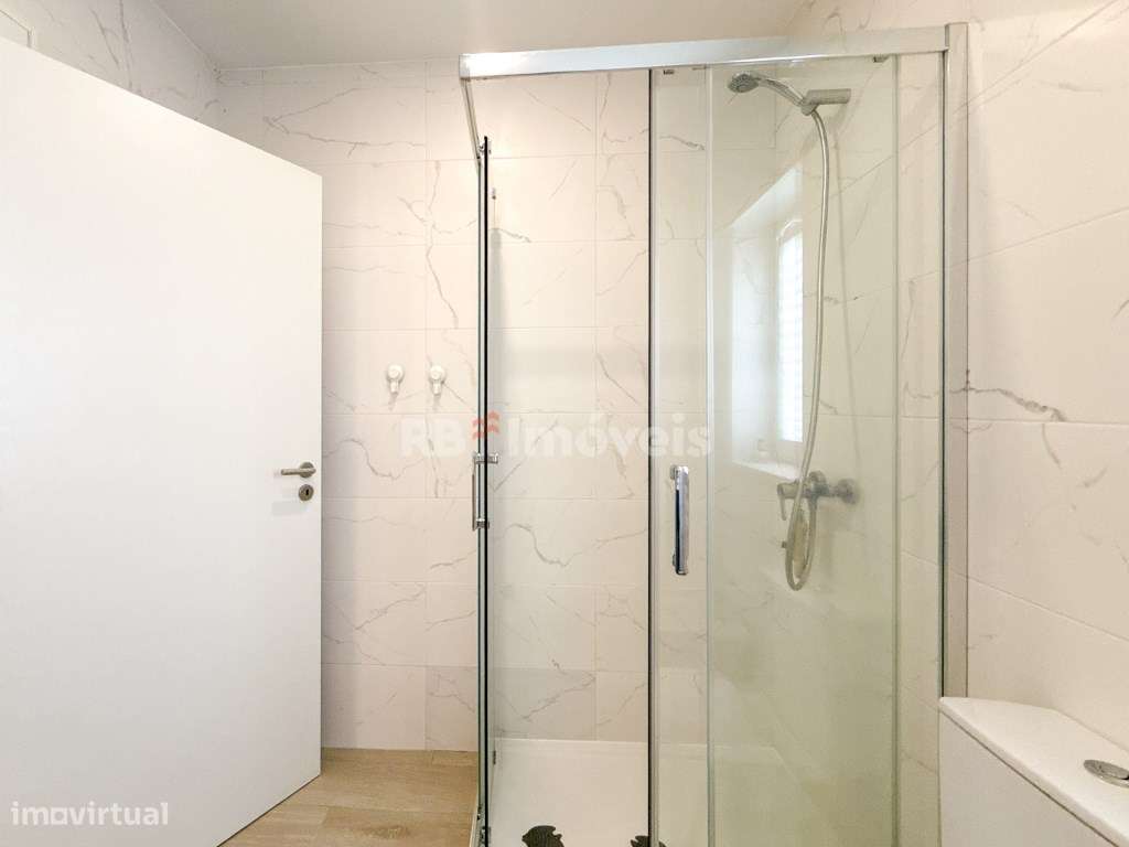 Apartamento T3 Semi-Novo, c/ Garagem - em Constância-25