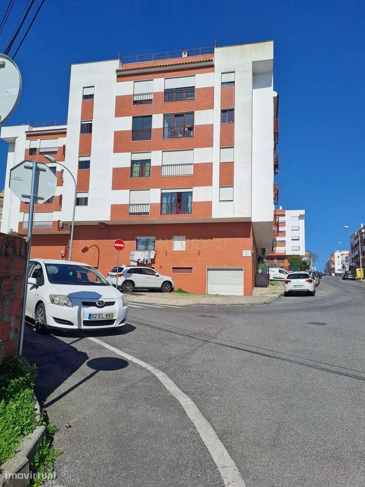 Terreno c/ 210m2 para construção de moradia | Amadora - Grande imagem: 4/11