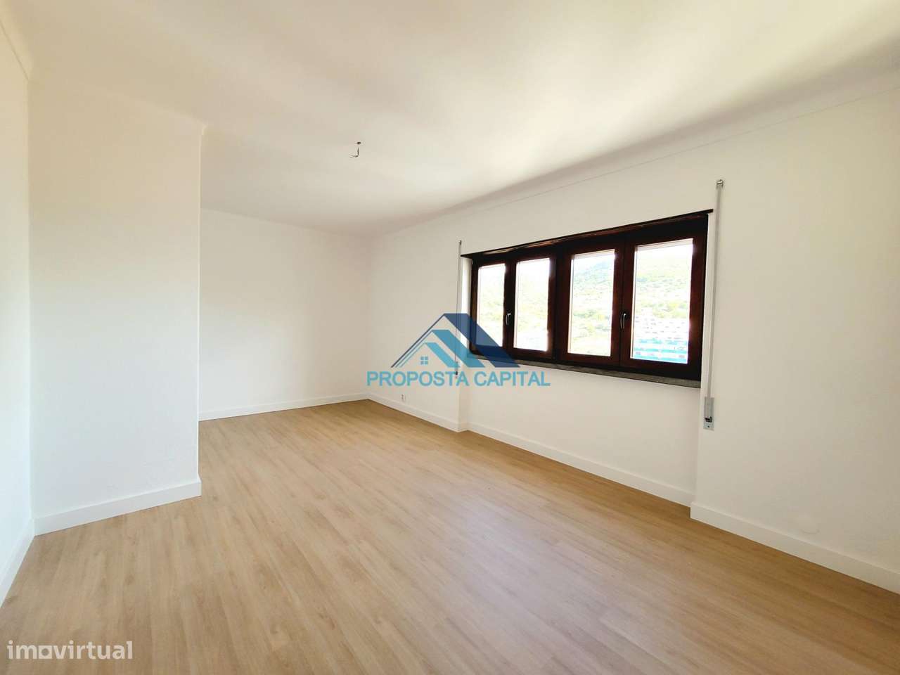 Apartamento T2 Totalmente Remodelado | Centro Sesimbra 200m da Praia-24