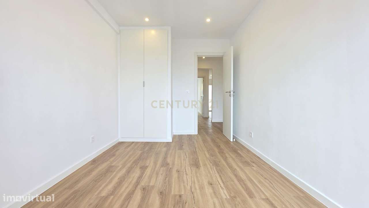 Apartamento T3 Renovado com elevador em Camarate – Pronto a Habitar-3