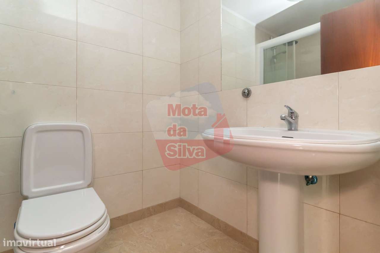 Excelente Apartamento 2 Assoalhadas no Funchalinho-13