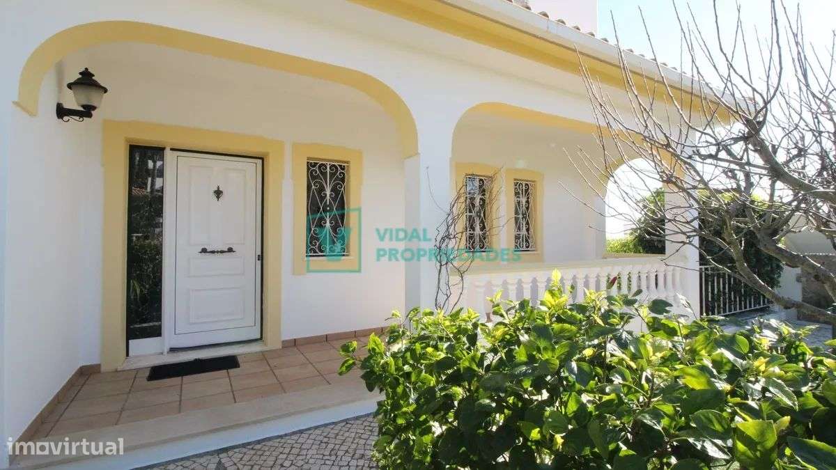 Moradia T7 com piscina e garagem em Loulé-28