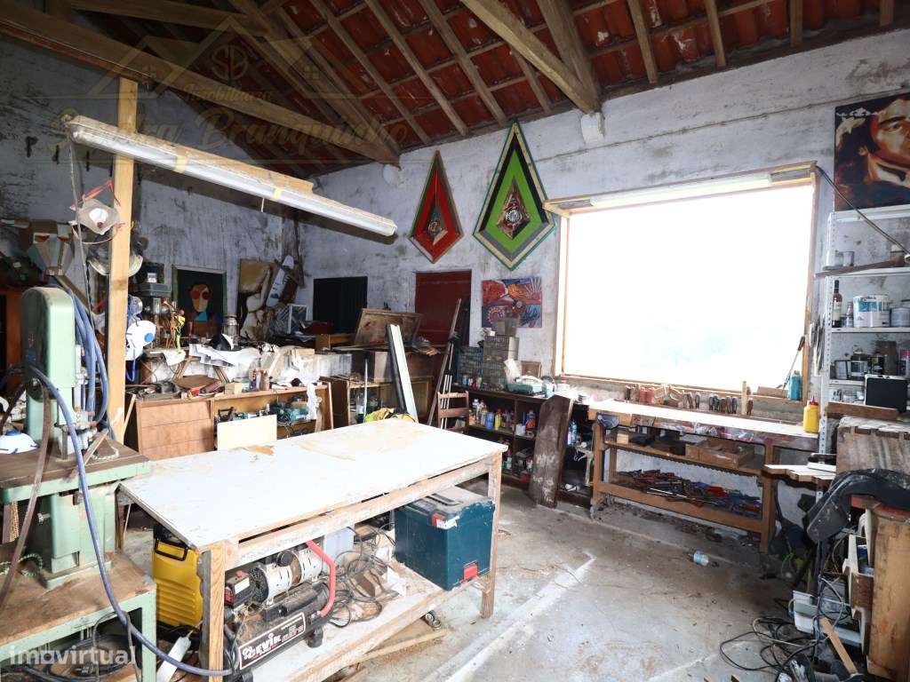 Moradia T3 com garagem e terreno 4120m2-50