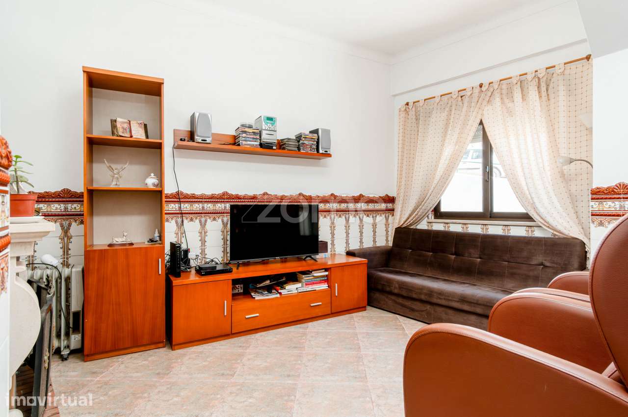Moradia T1 + 1 Azambuja com Espaço Comercial-13