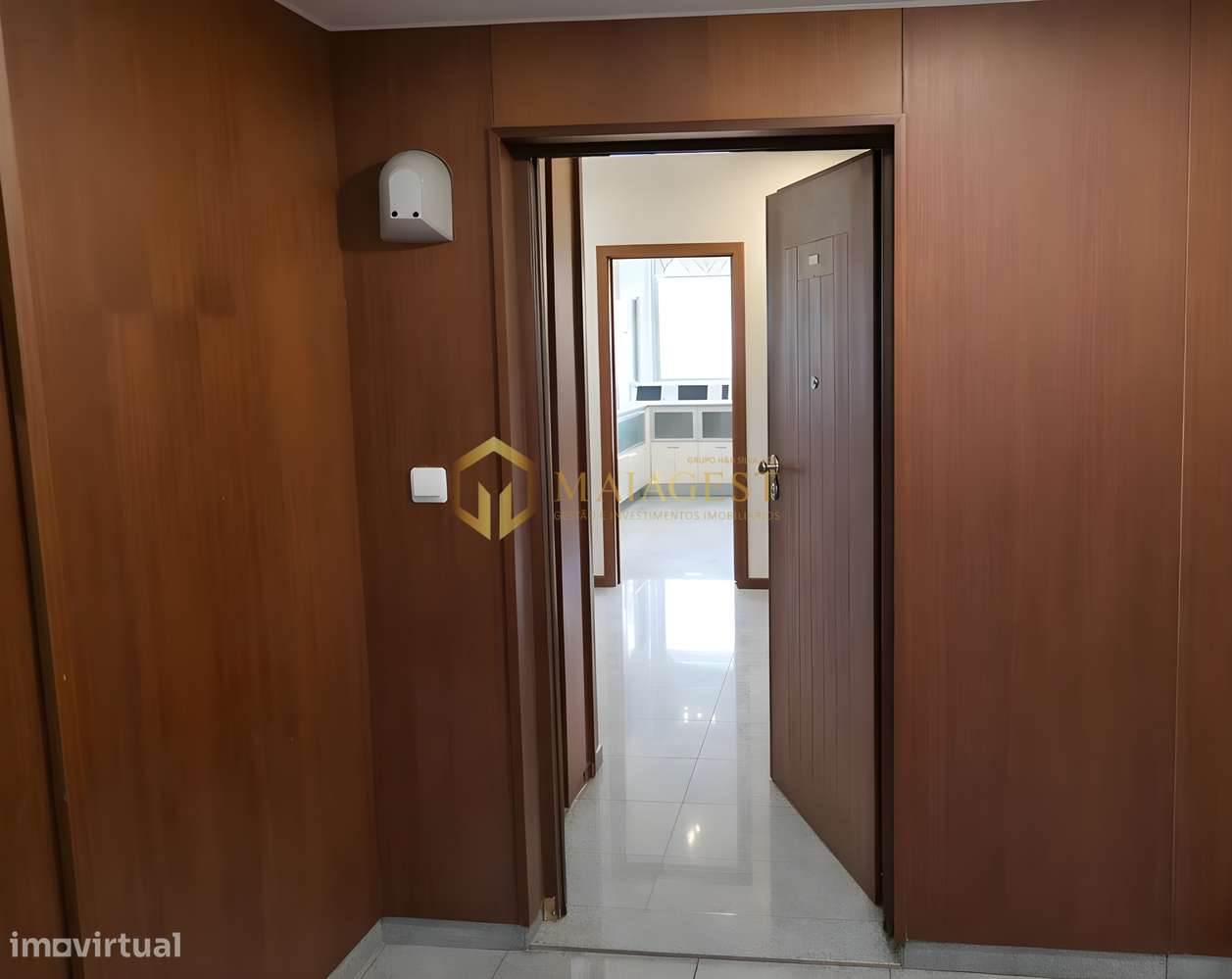 Apartamento T2 Mobilado com Garagem em Moreira da Maia - Grande imagem: 2/16