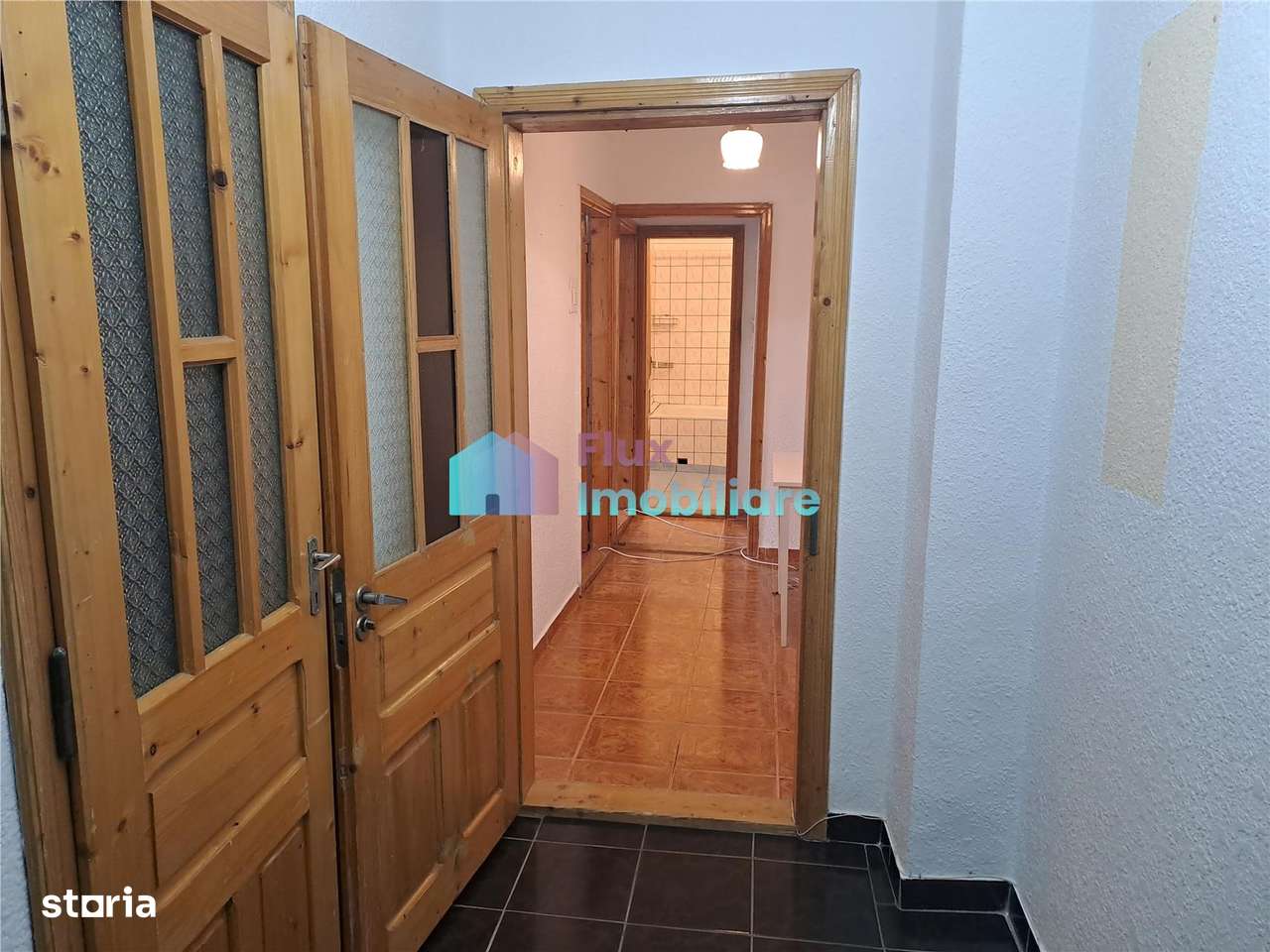 Apartament cu 3 camere etaj 2 Obcini zona Dany Gry - Imagine principală: 3/12