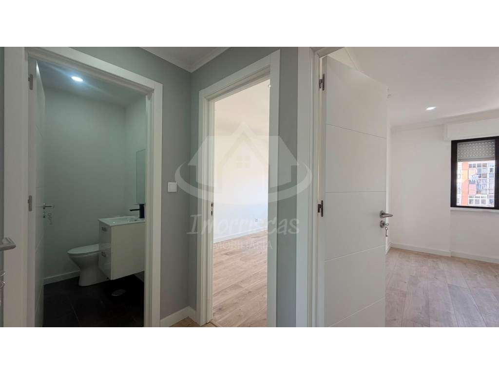 T2+1 Totalmente Remodelado em Odivelas | Pronto a Habitar | Localiz...-23