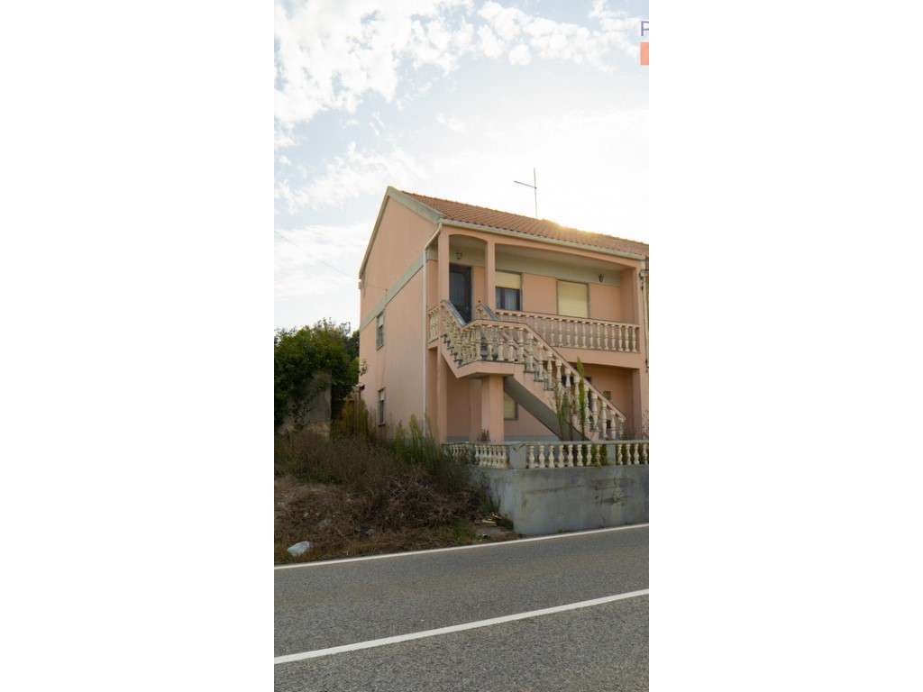 Prédio constituído por 2 apartamentos T2 com entradas independentes... - Grande imagem: 2/34