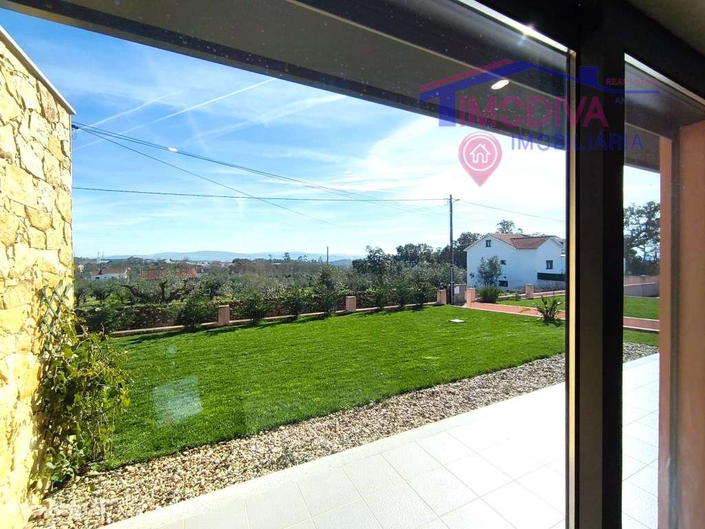 Moradia térrea T3 com garagem em Figueiró dos Vinhos-27