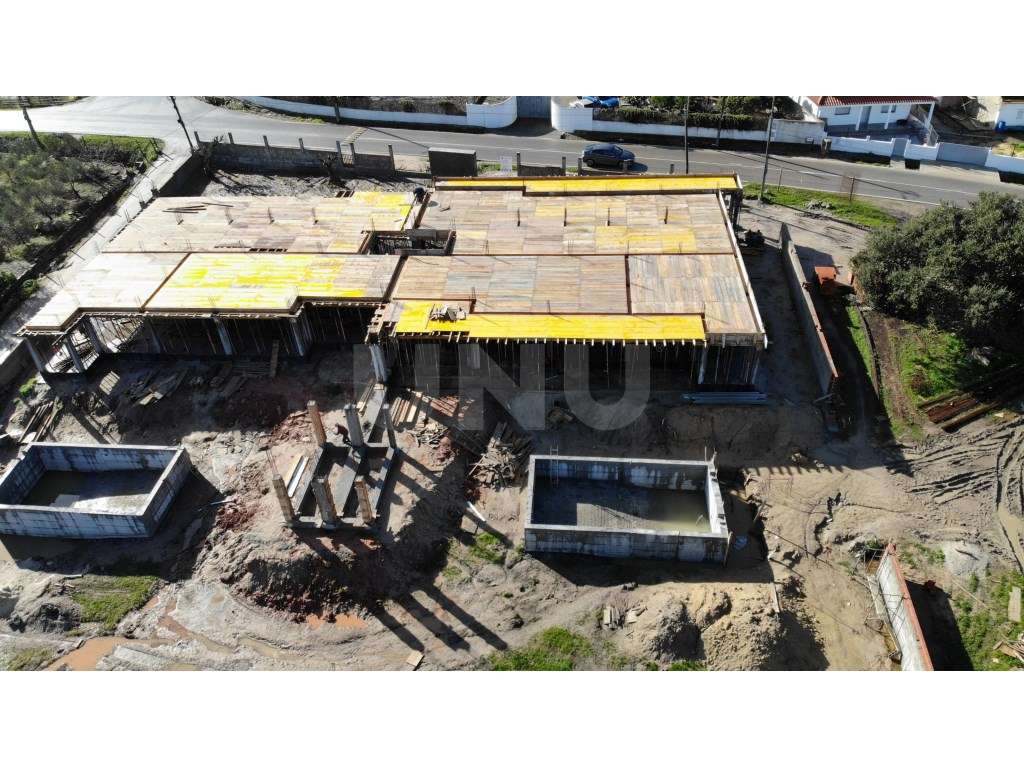 Quinta com moradia moderna térrea c/ piscina e jardim-23