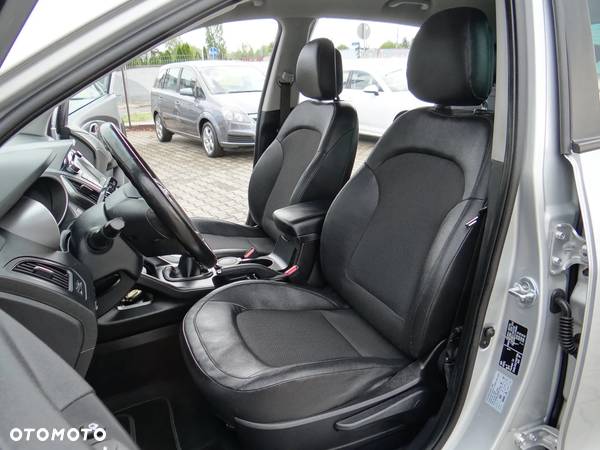 Hyundai ix35 2.0 4WD Trend - 23