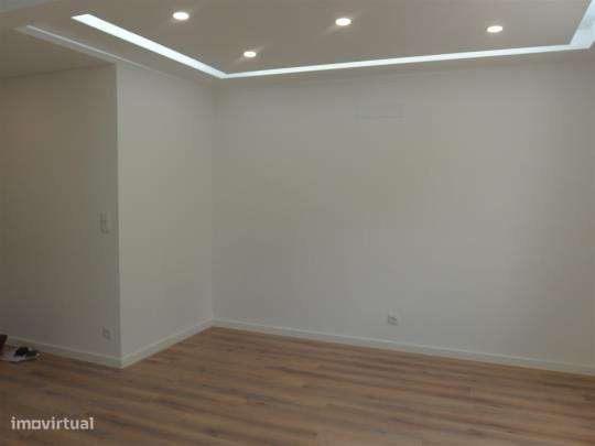 Apartamento T2 Remodelado, Águas Livres.-5