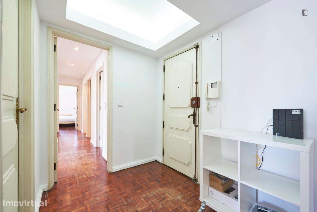 Quarto - localizado em Benfica Lisbon - Grande imagem: 5/7