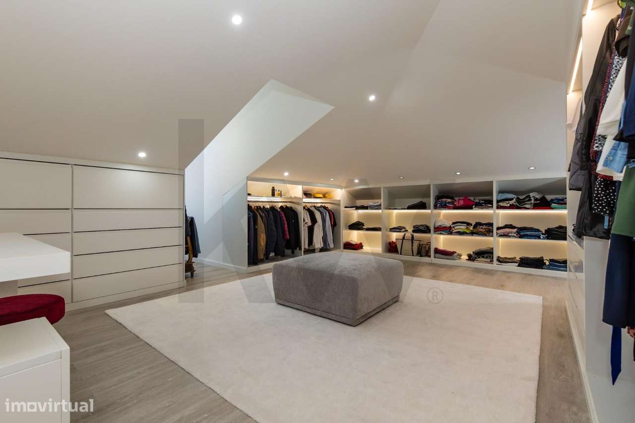 T4 Duplex de Luxo | 336,96m2 | Como Novo | Empreendimento Fechado com - Grande imagem: 4/45